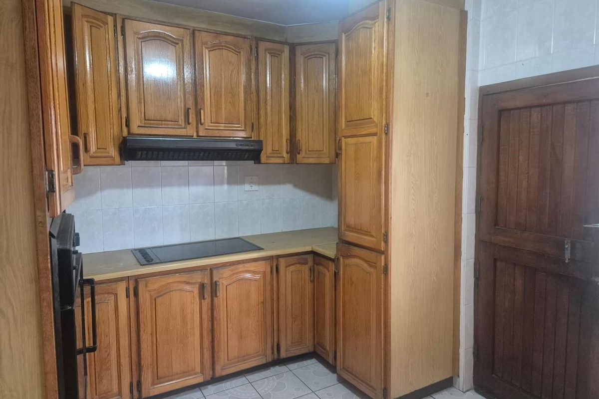 Secure, Spacious & Pet-Friendly 5-Bedroom Home in Havenside – R950,000 - Photo 5