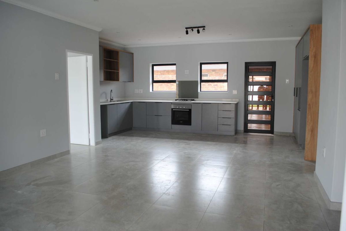 Lovely ultra modern contemporary prestigious townhouse complex in Meyerton - Photo 5