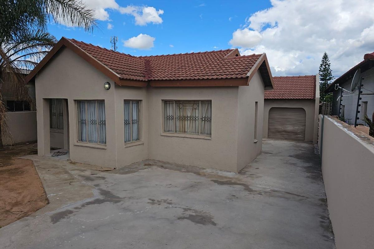Neat 3-Bedroom Home with Outside Room & Garage – Seshego Zone 5 - Photo 5