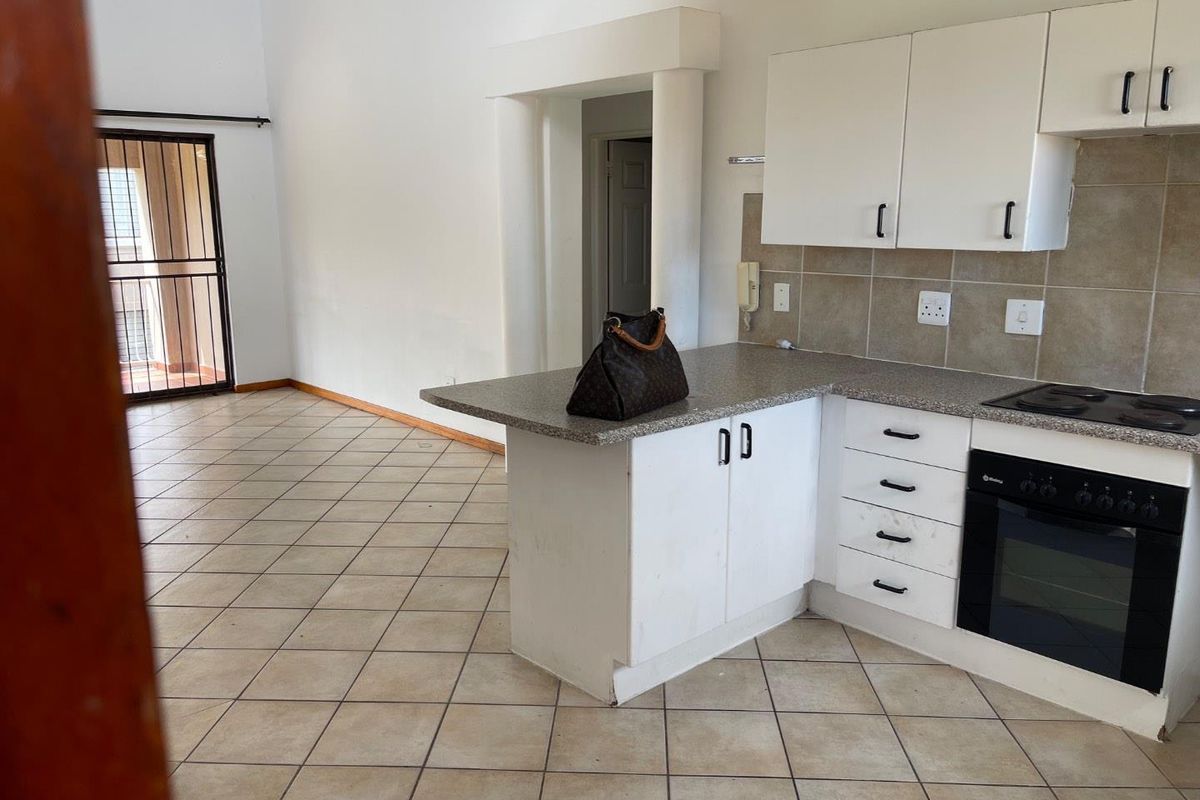 Charming 2 bedroom loft apartment in Northwold - Photo 4