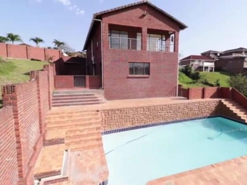 Luxury 5 Bedroom Family Home with Pool &amp; Garden in Prime Malvern Queensburgh - Photo 2