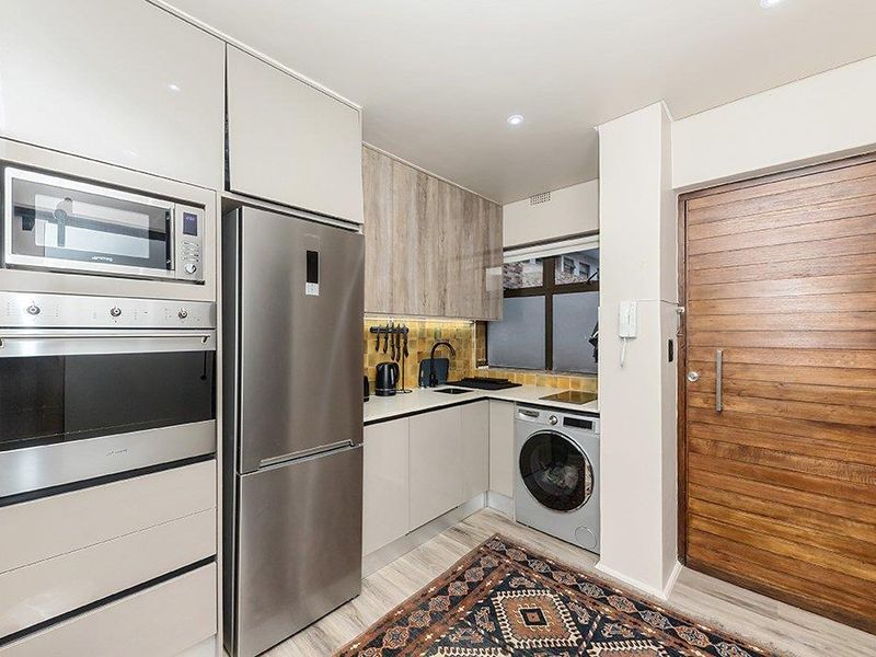 Fully furnished, luxury beachfront studio with parking - Photo 5