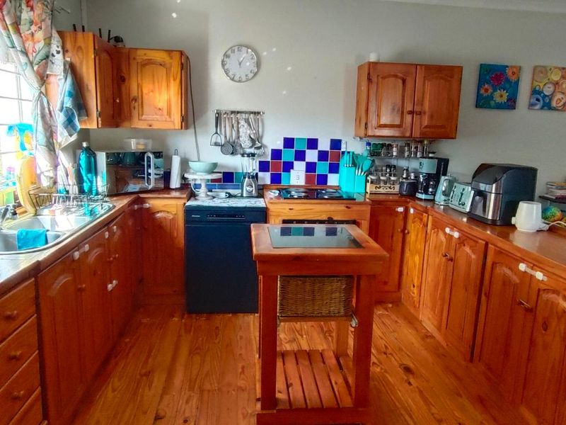FAMILY HOME WITH A 2 BEDROOM FLATLET IN BRACKENDOWNS - Photo 4