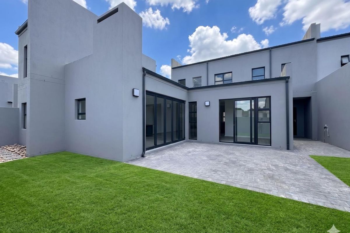 Brand new modern family home - Photo 3
