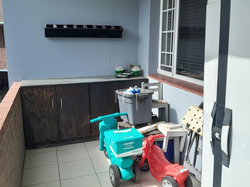 2-Bed Ground Floor Gem with Balcony & 24-Hour Security - Photo 8