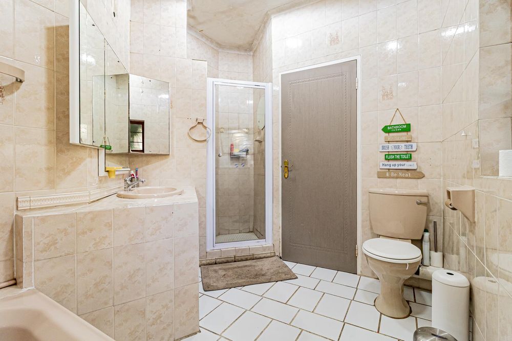 Main bedroom Bathroom
