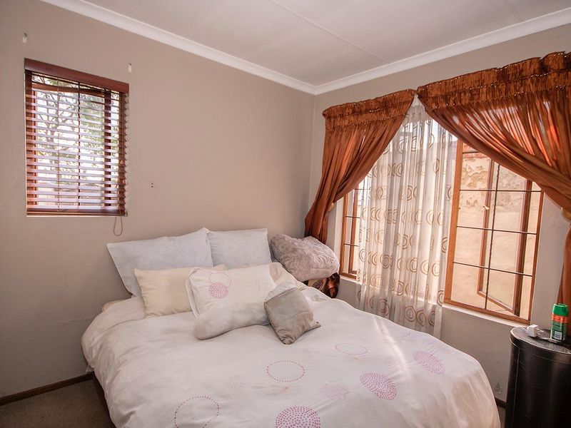 3 BEDROOM MEYERSIG ESTATE BARGAIN! - Photo 7
