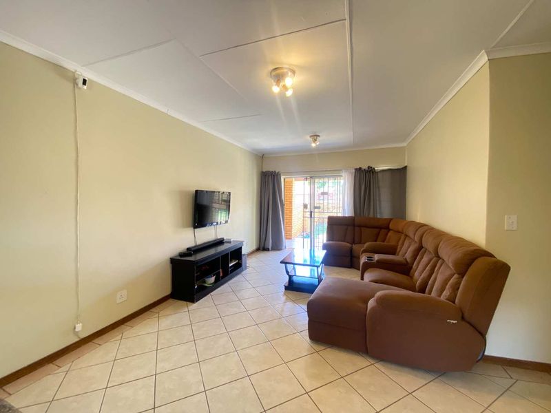 Townhouse for sale in a secured estate. - Photo 4