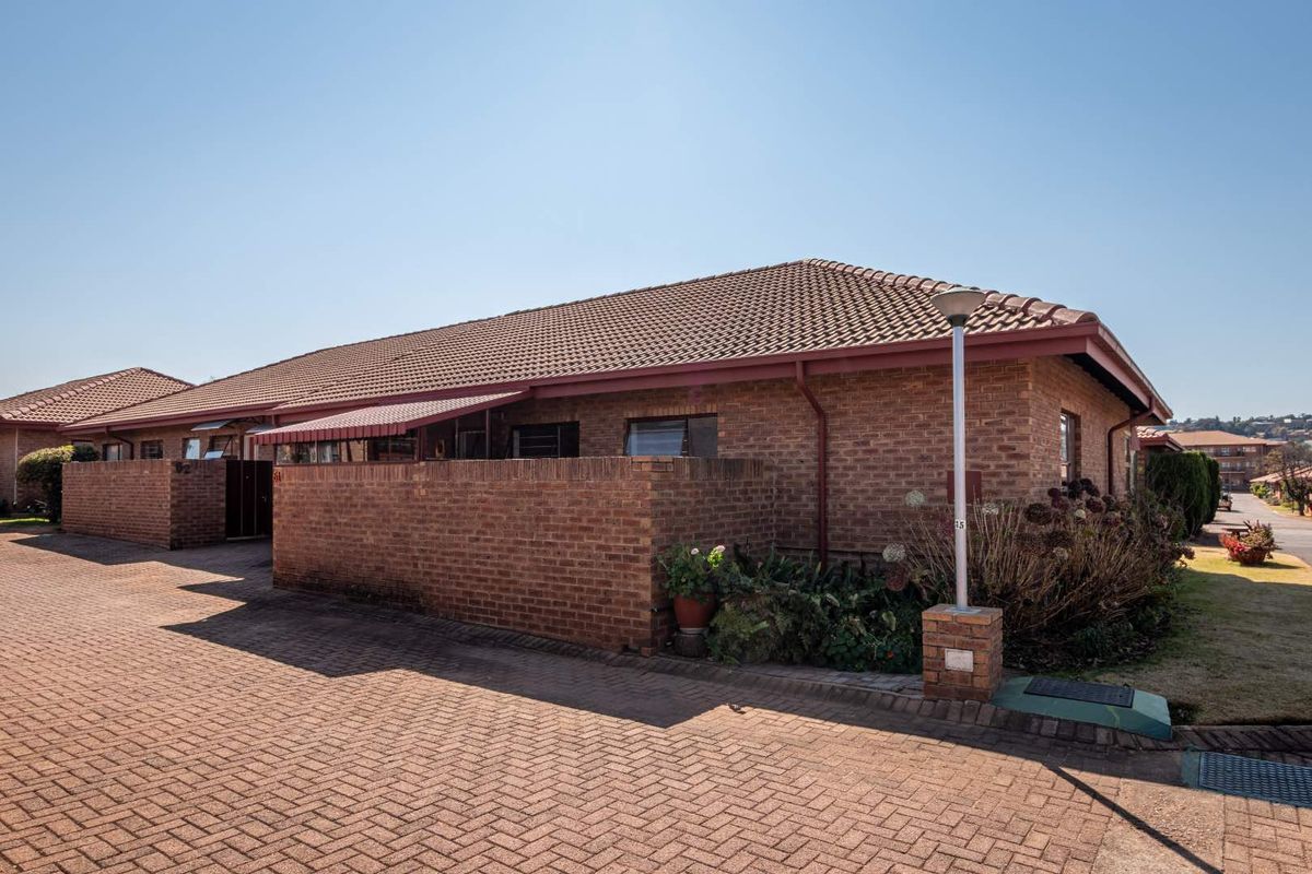 Charming Retirement Living - Photo 3