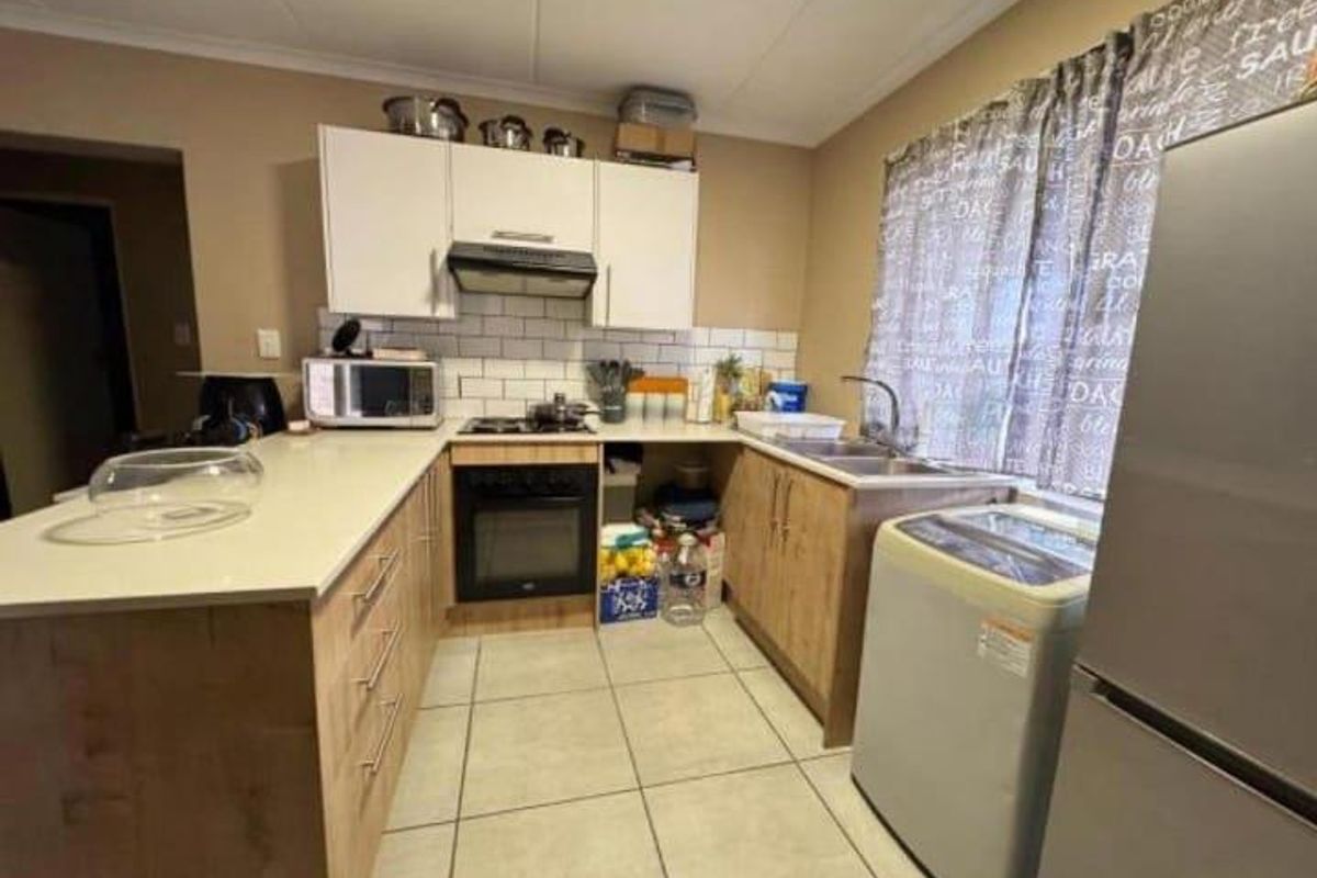 A GROUND FLOOR APARTMENT - Photo 2