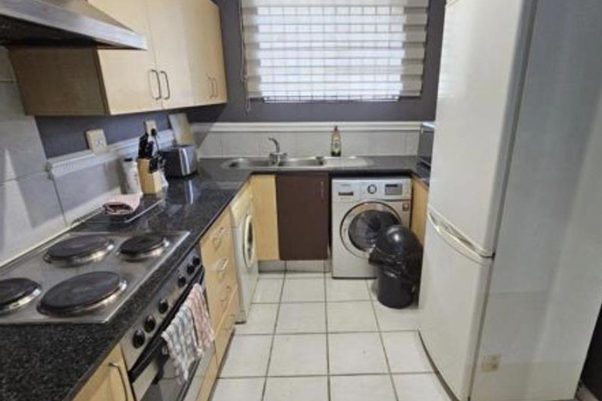 A CHARMING TWO BEDROOM FURNISHED APARTMENT - Photo 4
