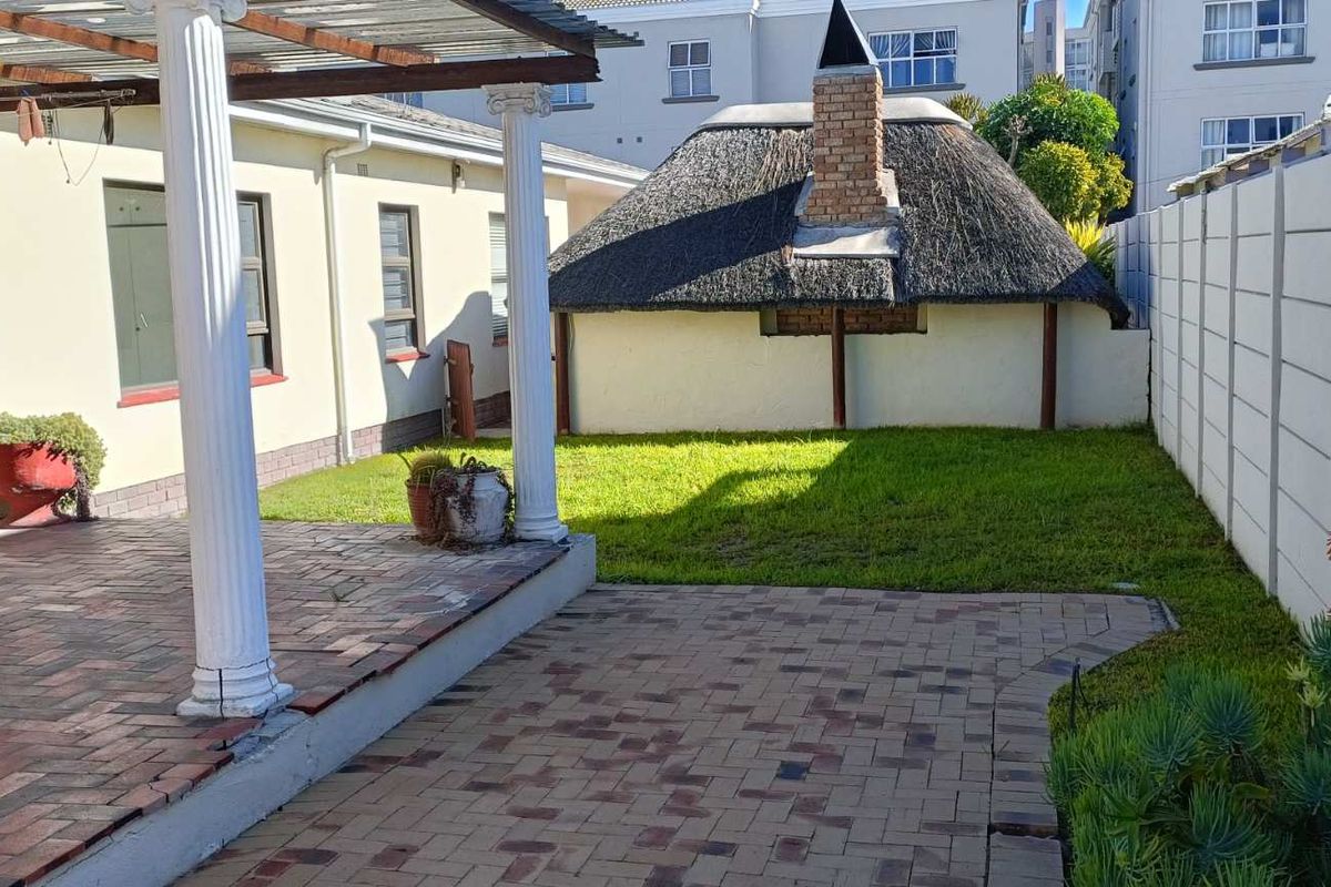 Spacious Home with pool and entertainment area. - Photo 3