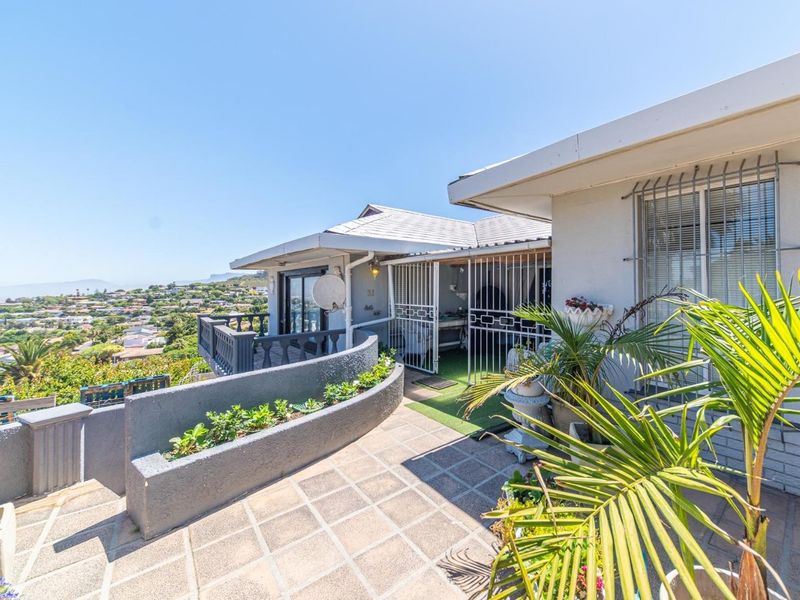 Spacious Furnished Loevenstein Home with Panoramic Views - Photo 2