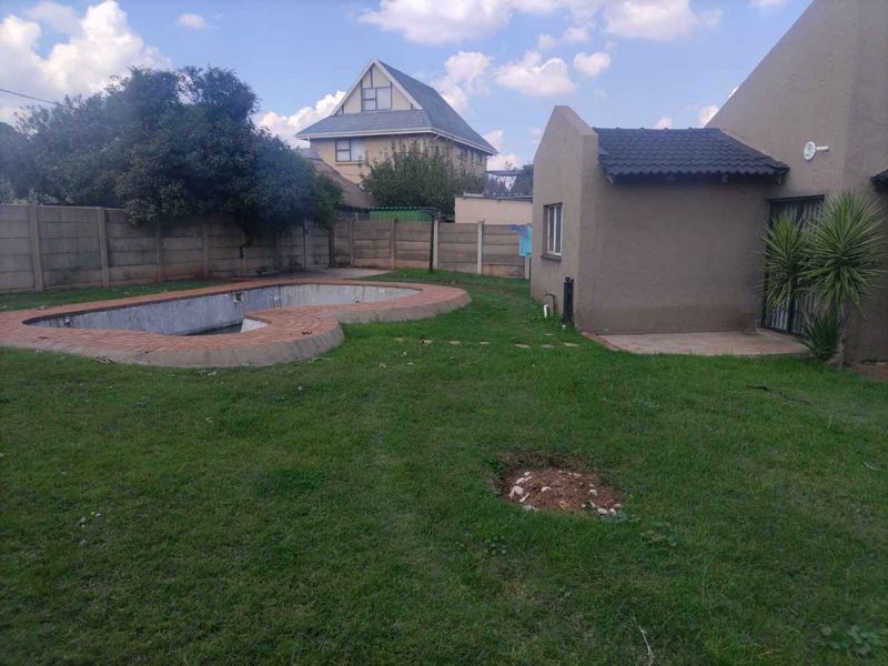 4bedroom house up for grabs - Photo 6