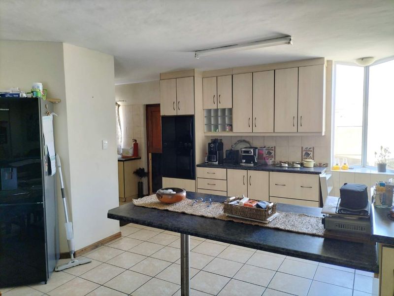 Spacious house with work from home potential - Photo 5