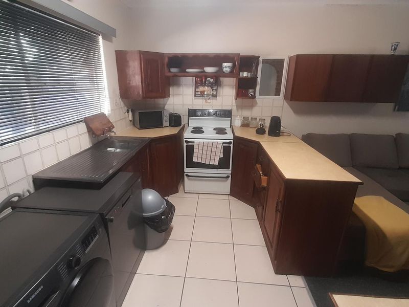 Secure & Spacious 1-Bedroom Apartment with Private Garden - Photo 2
