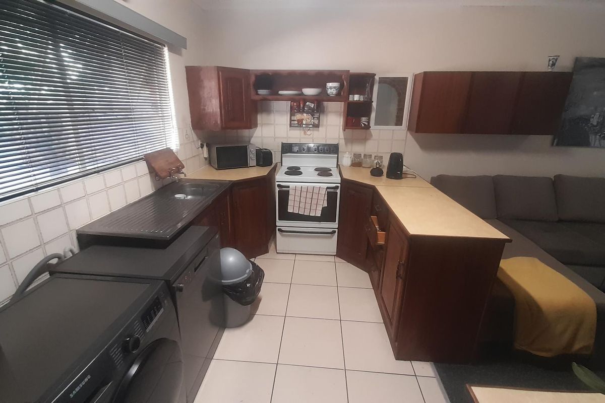 Secure & Spacious 1-Bedroom Apartment with Private Garden - Photo 2