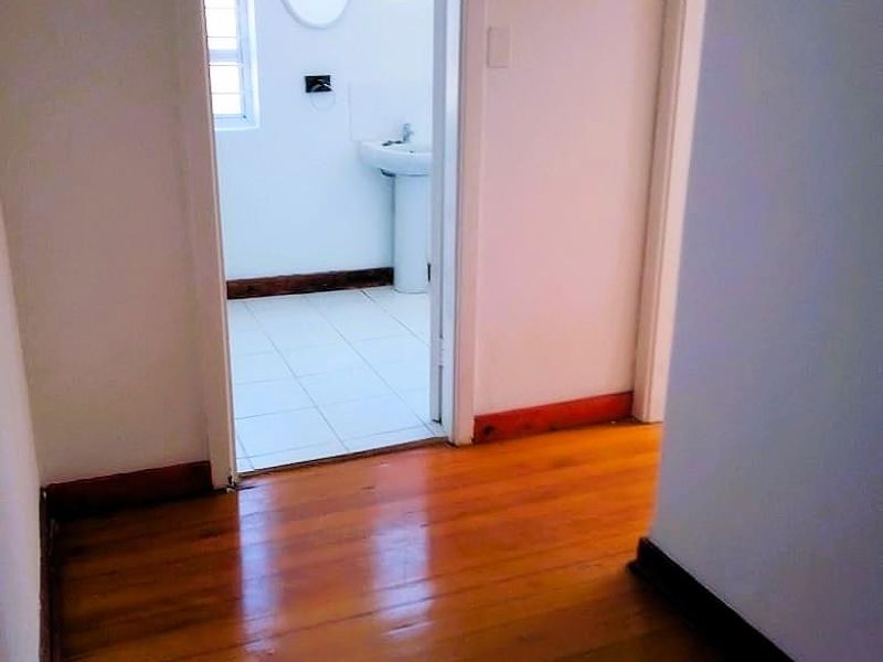 **Spacious Apartment with Stunning Views - R950,000** - Photo 3