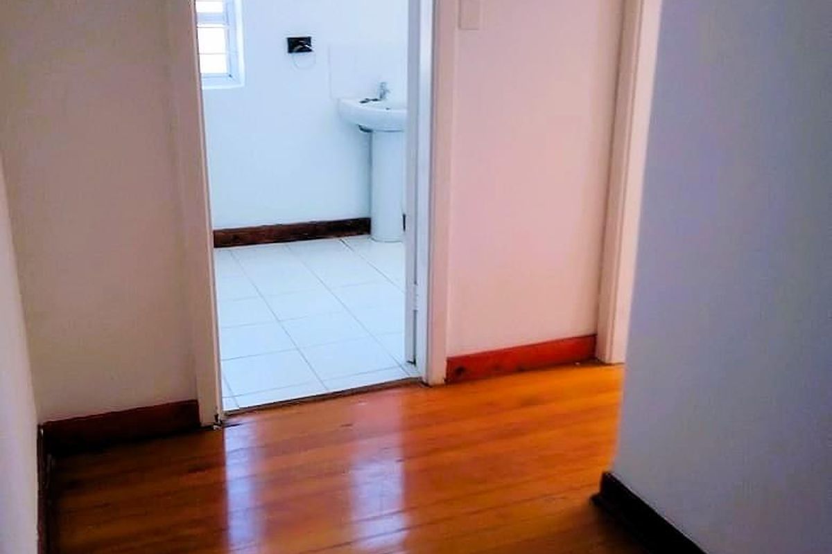 **Spacious Apartment with Stunning Views - R950,000** - Photo 3