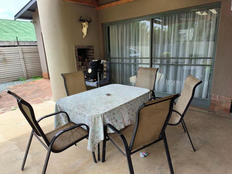 Investment property with a 3 bedroomed home, plus  2 freestanding, self contained flats. - Photo 2