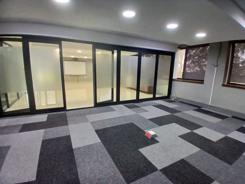 Prestigious 5th-Floor Commercial Space in The Anchor Building – Panoramic Views, Elevated Corporate Image & Premium Business Positioning Rental: R112 per m2 | - Photo 5