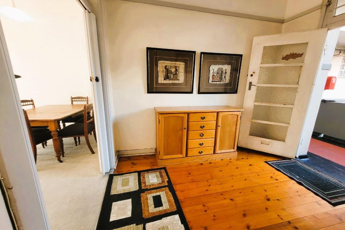 **Charming 1.5 Bedroom Apartment with Endless Potential in North Beach, Durban** - Photo 5