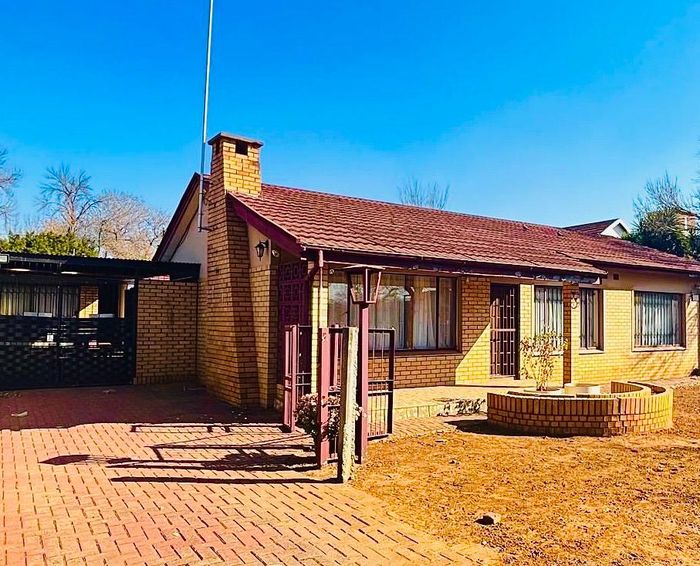 Property #2498549, House For Sale in Vanderbijlpark Central West 2