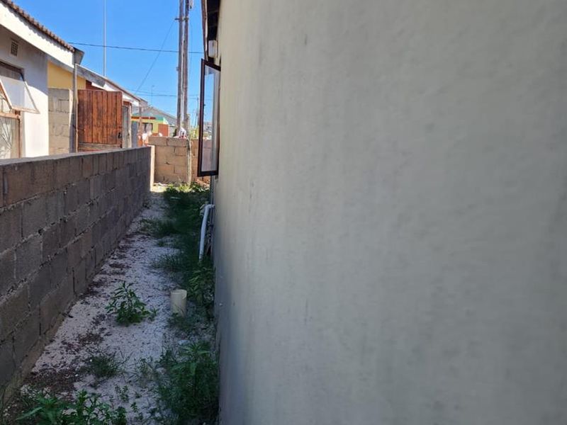 Charming Three-Bedroom Home for Sale in Site C, Khayelitsha - Photo 7
