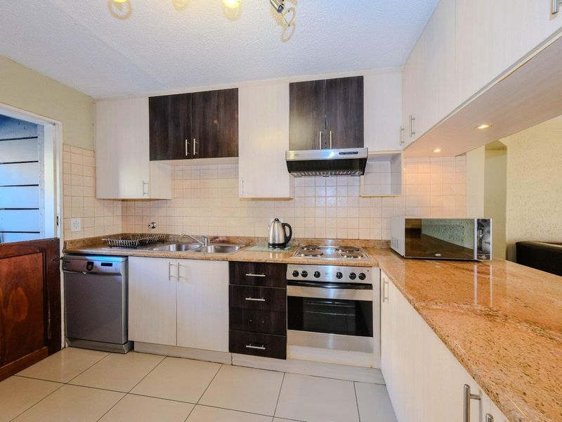 Empty & Urgent! Popular Townhouse Complex on the Ridge Highbury. - Photo 5