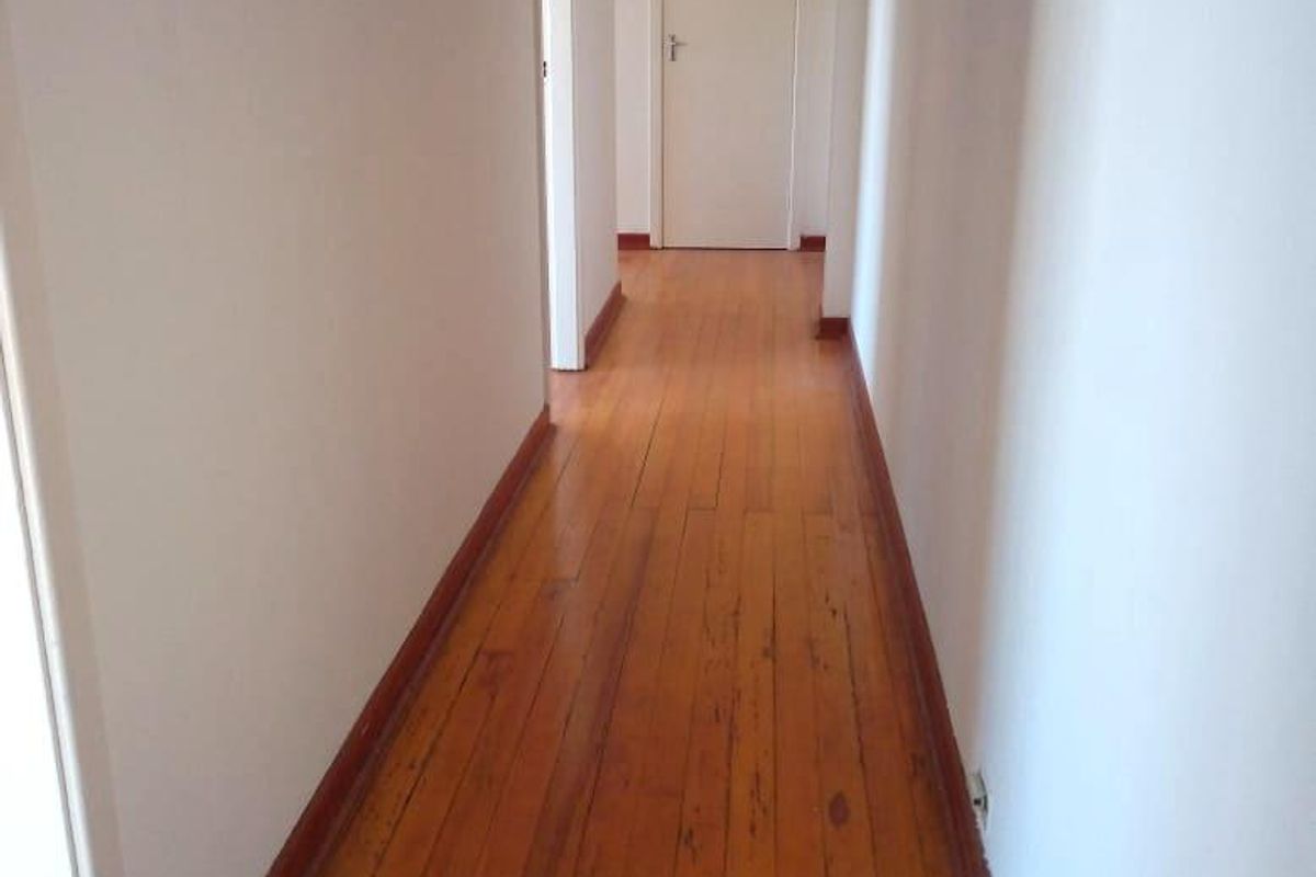 **Spacious Apartment with Stunning Views - R950,000** - Photo 2