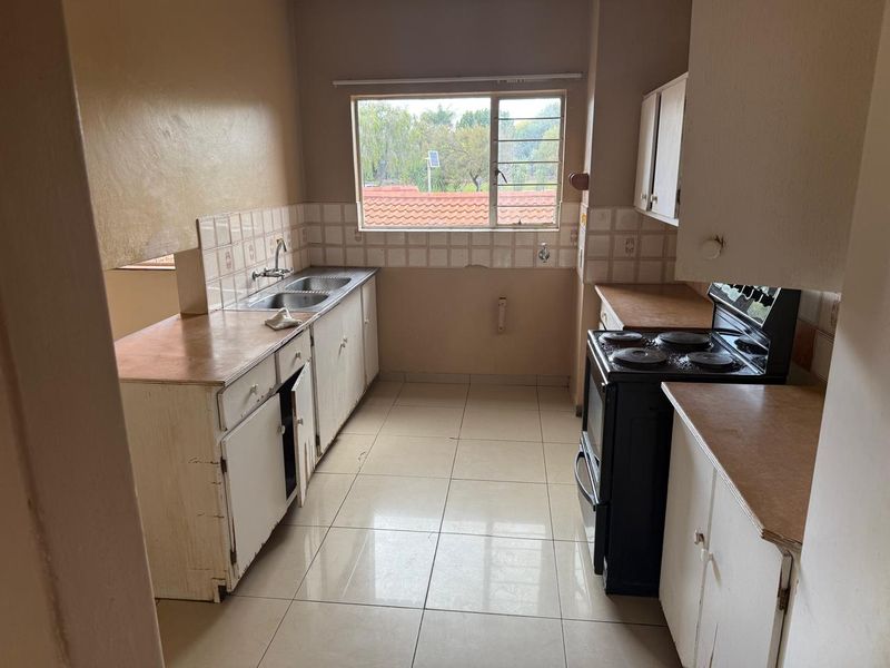 **Spacious 3 Bedroom Apartment for Rent** - Photo 5