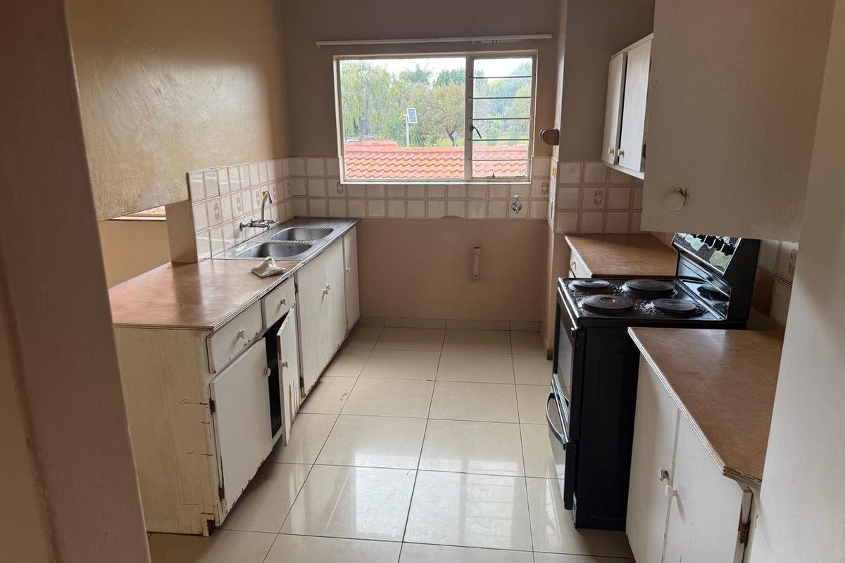 **Spacious 3 Bedroom Apartment for Rent** - Photo 5