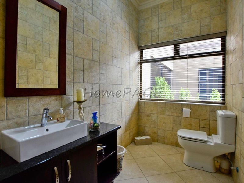 Ext 9, Swakopmund:  BEAUTIFUL, SPACIOUS, ELABORATE Contermporary 5 Bedr Home with Flat - Photo 8