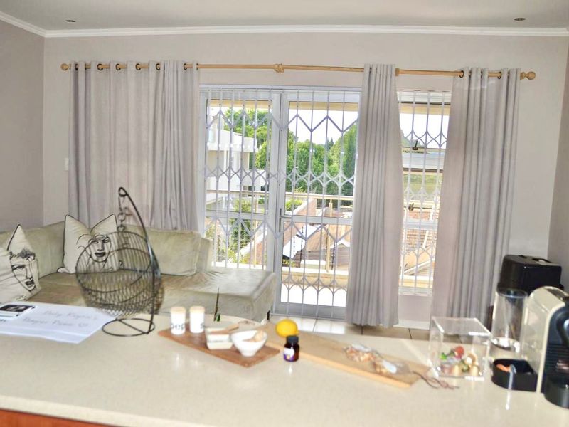 STUNNING DOUBLE VOLUME LOFT APARTMENT IN CRAIGHALL PARK - Photo 10