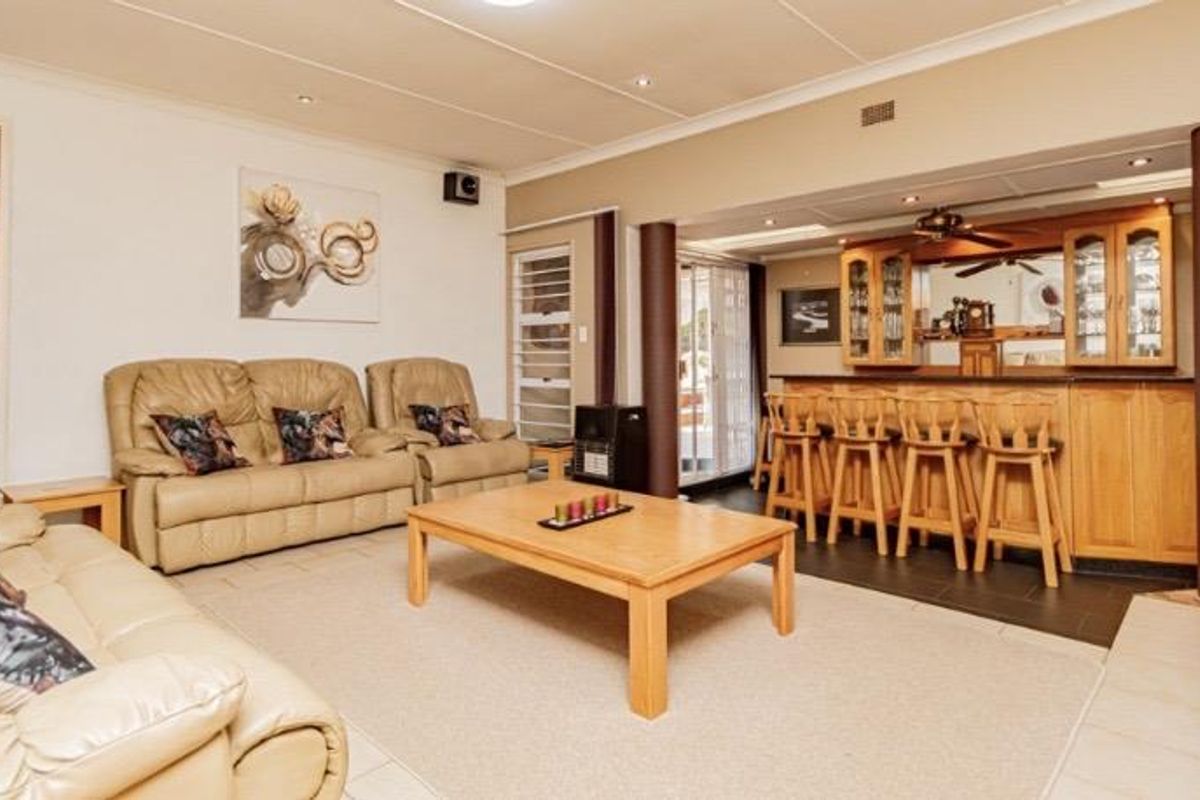 4 Bedroom House for Rent - Photo 5
