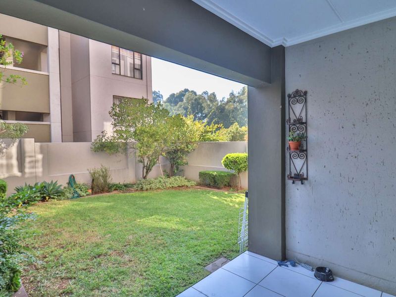 Lovely 2 Bed 1 Bath Apartment in Lonehill - Photo 10