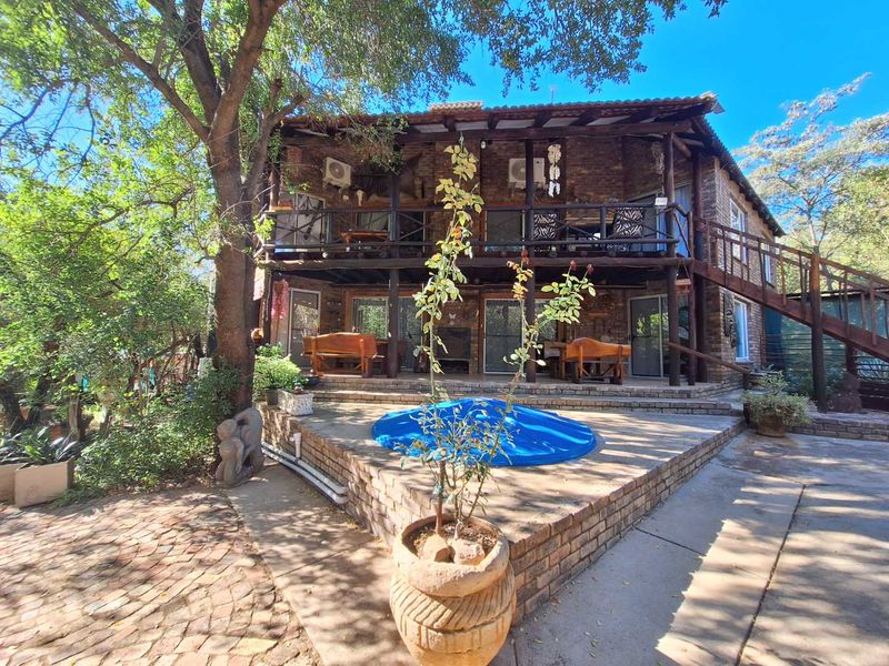 Dual-level Design with Stylish Features - Photo 2