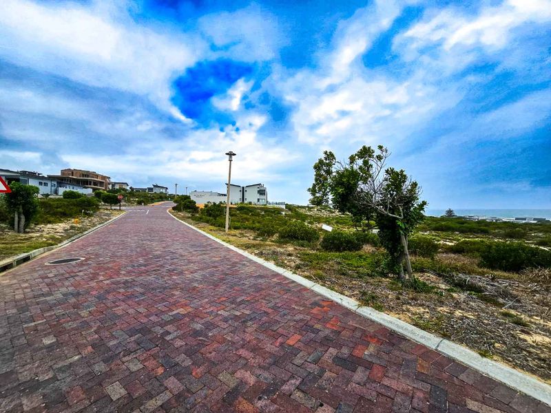 The right location at the right price. - Photo 4