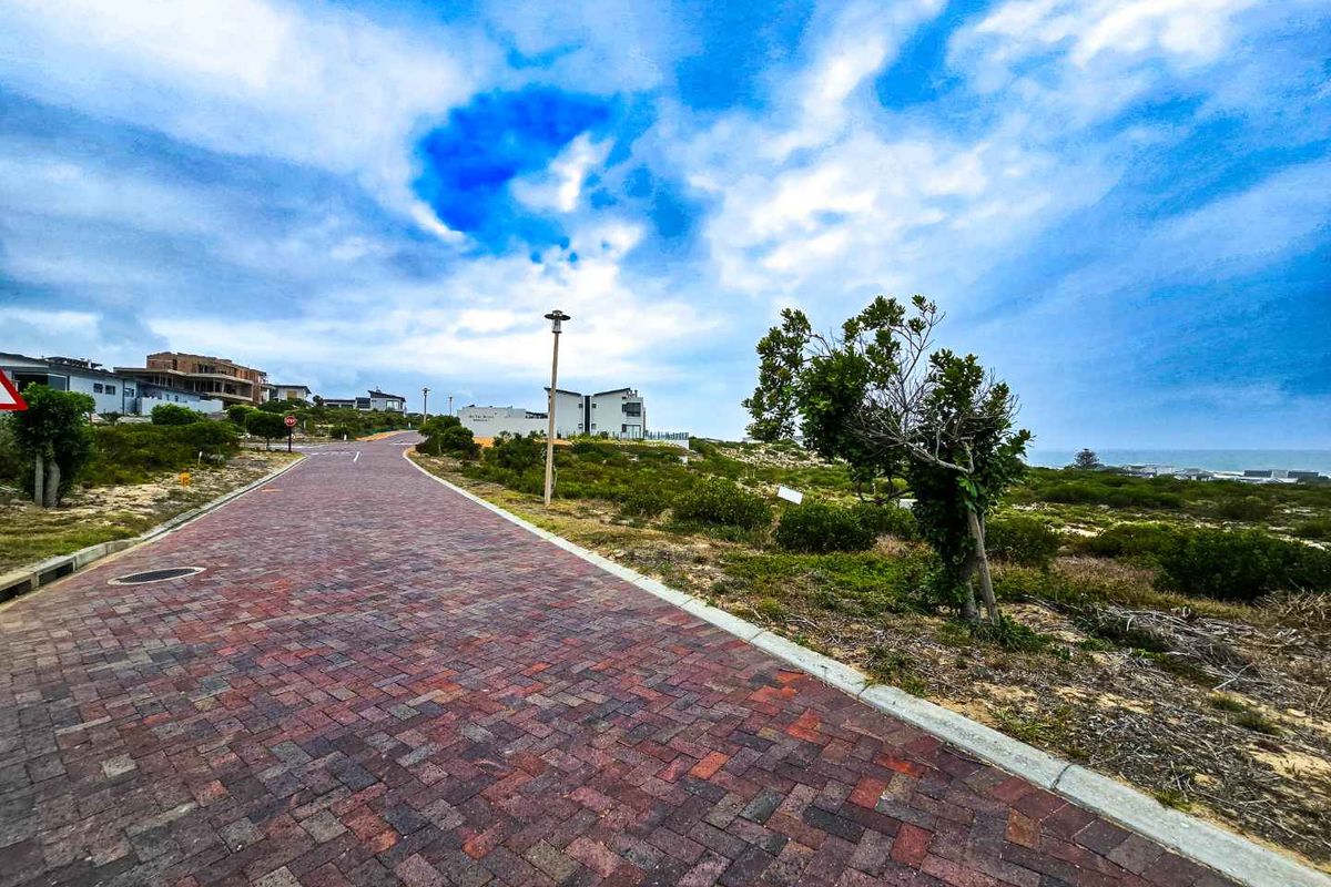 The right location at the right price. - Photo 4