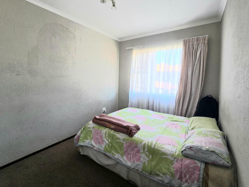 Beautiful Apartment situated in secure complex - Photo 9