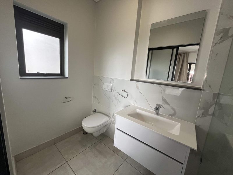 Hendra- Experience luxurious living within a secure complex in Izinga. - Photo 9