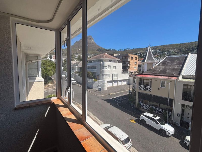 2 Bedroom Apartment in Tamboerskloof - Photo 4