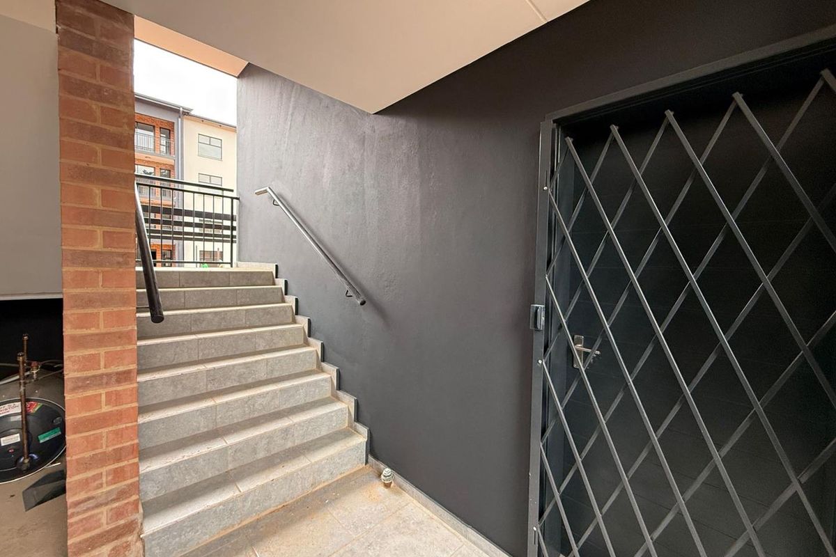 2 bed, 2 bath Apartment in Waverley - Photo 2