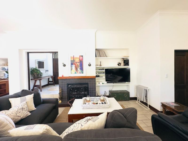 4 Bedroom House for Sale in Blue Valley Golf Estate - Photo 8