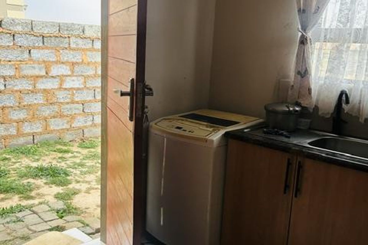2 Bedroom House For Sale - Photo 3