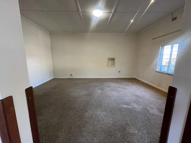 Charming and Spacious Family Home in a Sought-After Neighborhood - Photo 8