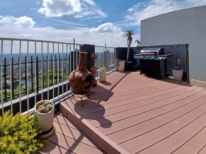 Modern 2-Bedroom Townhouse with Spectacular Views in Northcliff - Photo 2