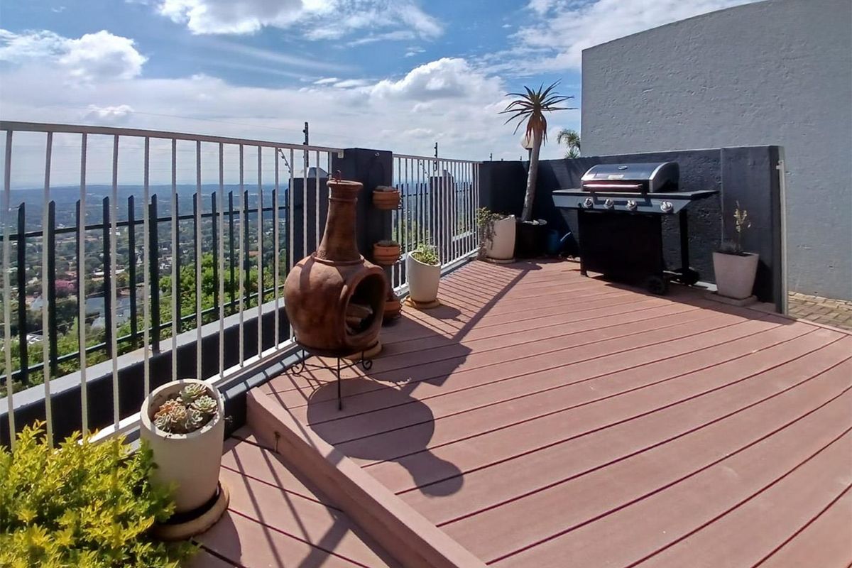 Modern 2-Bedroom Townhouse with Spectacular Views in Northcliff - Photo 2
