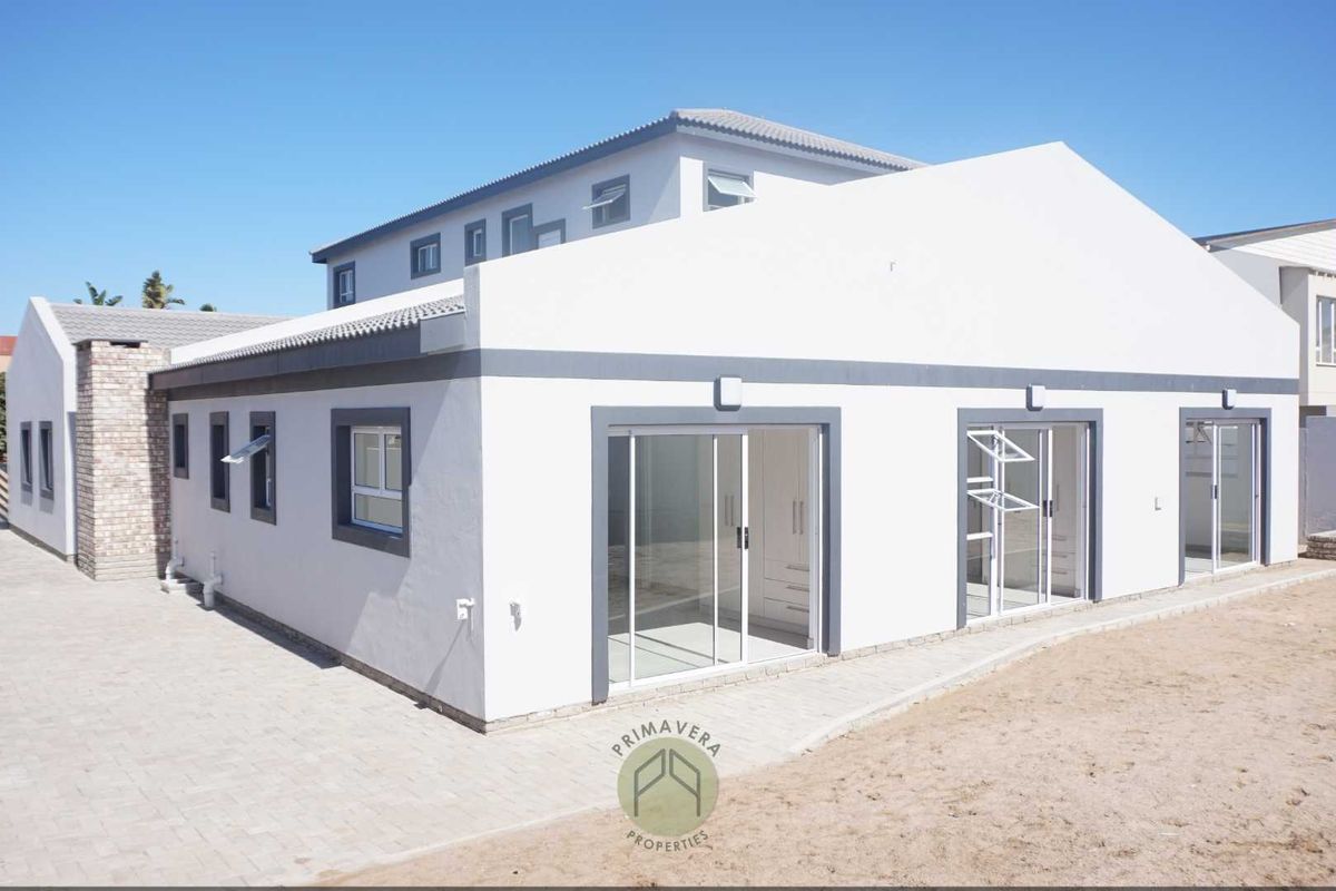 BRAND NEW 5 Bedroom House FOR SALE in Waterfront, Swakopmund - Photo 2