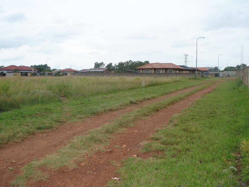 Lovely Prime business site (zoned Business 1) within the up and coming, growing Riversdal - Photo 2